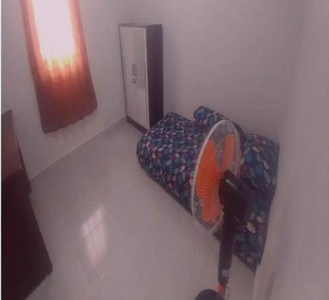 Kost Cewek : (Simpang Tiga)