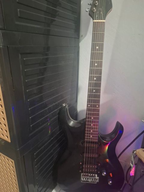 Sewa gitar listrik