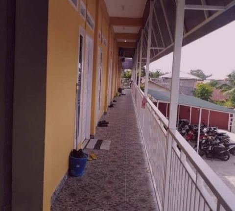 Kost Cewek : (Simpang Tiga)